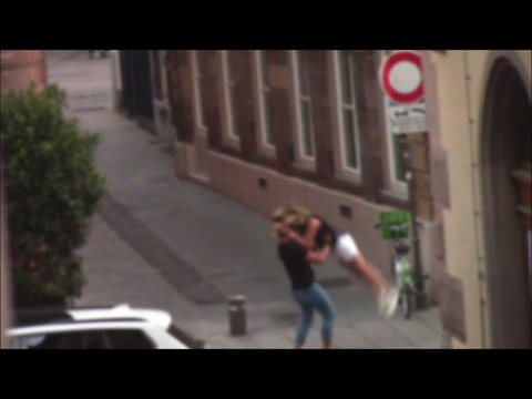 Dimanche à 5 h du matin discothèque dans la rue