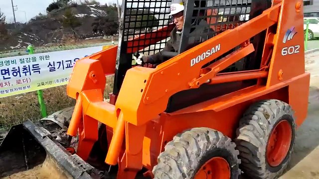 Alat Berat Pengangkut Bahan Pertambangan Canggih