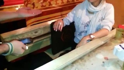 Таракан Борис жжет!Мега эмоциональный фокус с тараканом!