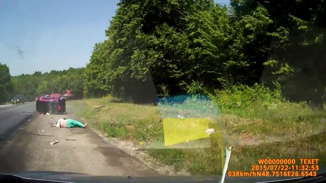 Une femme éjectée de sa Smart dans un accident de la route très violent