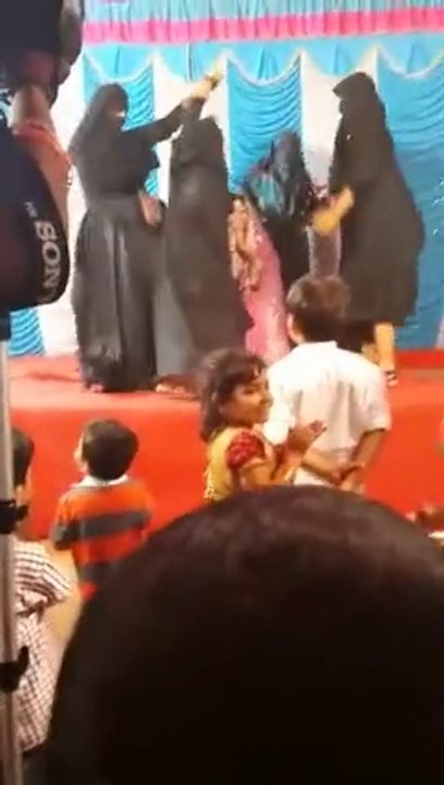 برقعوں میں زبردست ڈانس،، دیکھیے