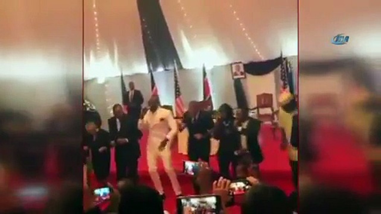 Obama’dan dans şov