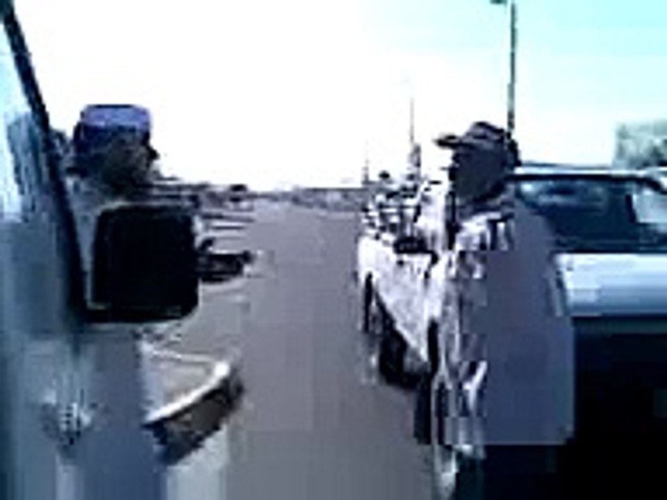 مضاربة أفغاني مع بنغالي