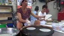 En Tailandia, nos enseñan una forma de hacer tortillas mas rápido jajajajaja.