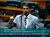 JAIR BOLSONARO e a palhaçada de buscar ossos no Araguaia