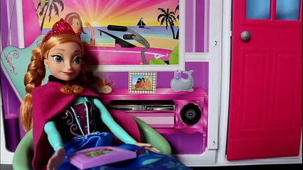 DISNEY FROZEN ELSA IS MISSING?? ANNA IS ROBBED?? Cutest Ever Doll Story Toys Funny Parody