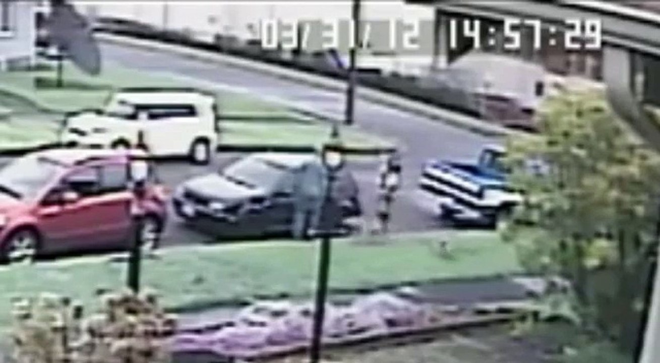 pit bull attack man and his wife , hero man stabbed the pit bulls for good