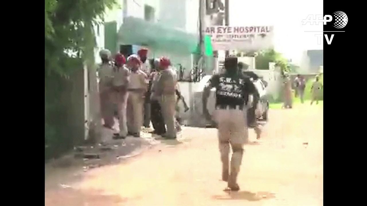 Indian forces battle armed attack on police station