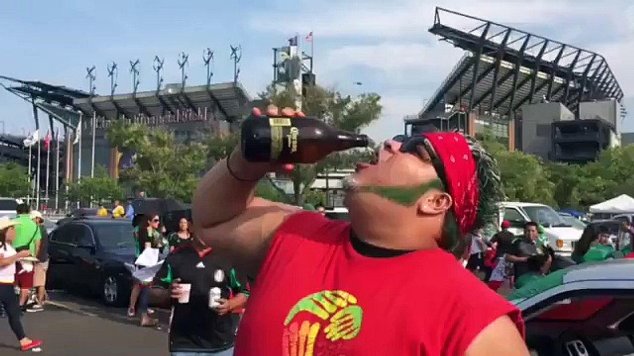 Con un 'vasito' de cerveza se calma el calor en Filadelfia