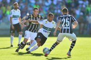 Corinthians leva gol no fim e empata com Coritiba