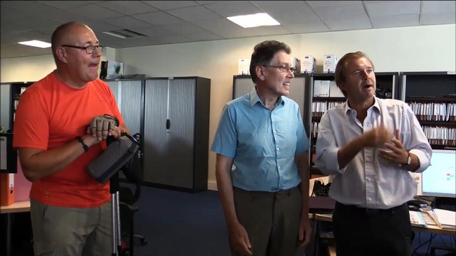 Marche pour les personnes âgées. Pascal Champvert et Gilles Guillard rendent hommage à Jean Ricard