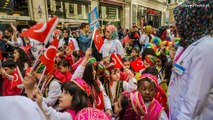 TURCJA - STAMBUŁ - Dzień Dziecka (TURKEY, Istanbul, Children's Day 23 Nisan)