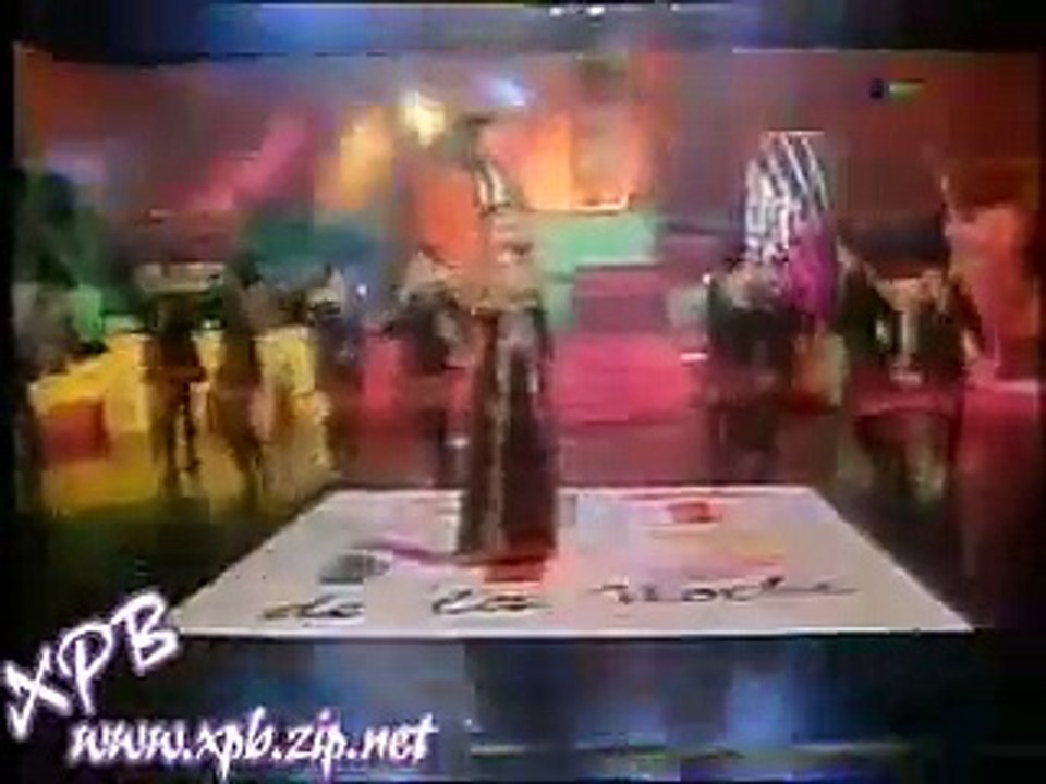Xuxa cantando Hoy Es Dia de Alegria