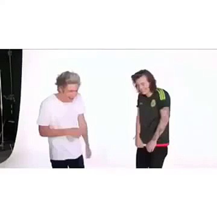 Niall Horan and Harry Styles- cute laugh