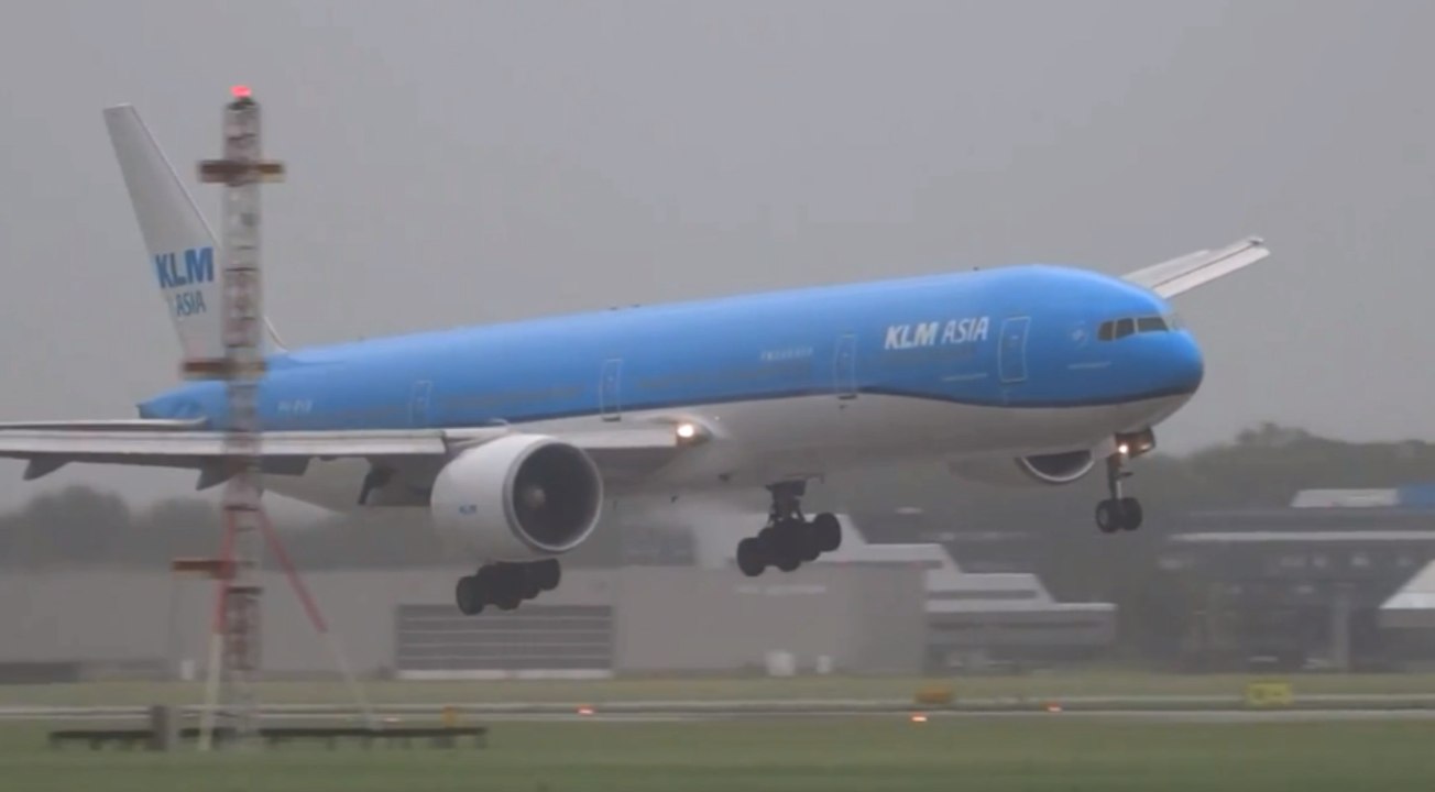 Atterrissage par vent violent pour un Boeing 777 à Amsterdam