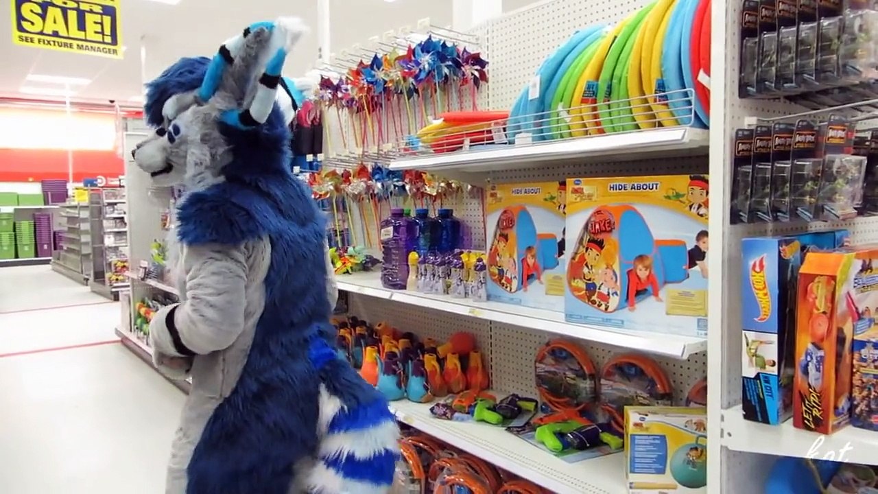 Fursuiting at a mall!