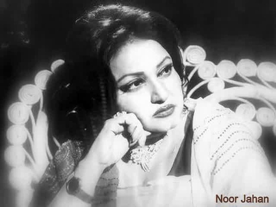 Tum aaye ho na shab-e-intezar guzri hai (Noor J...
