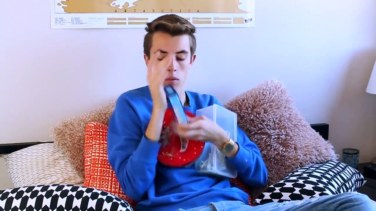 CE QUE JE FAIS QUAND JE SUIS SEUL CHEZ MOI