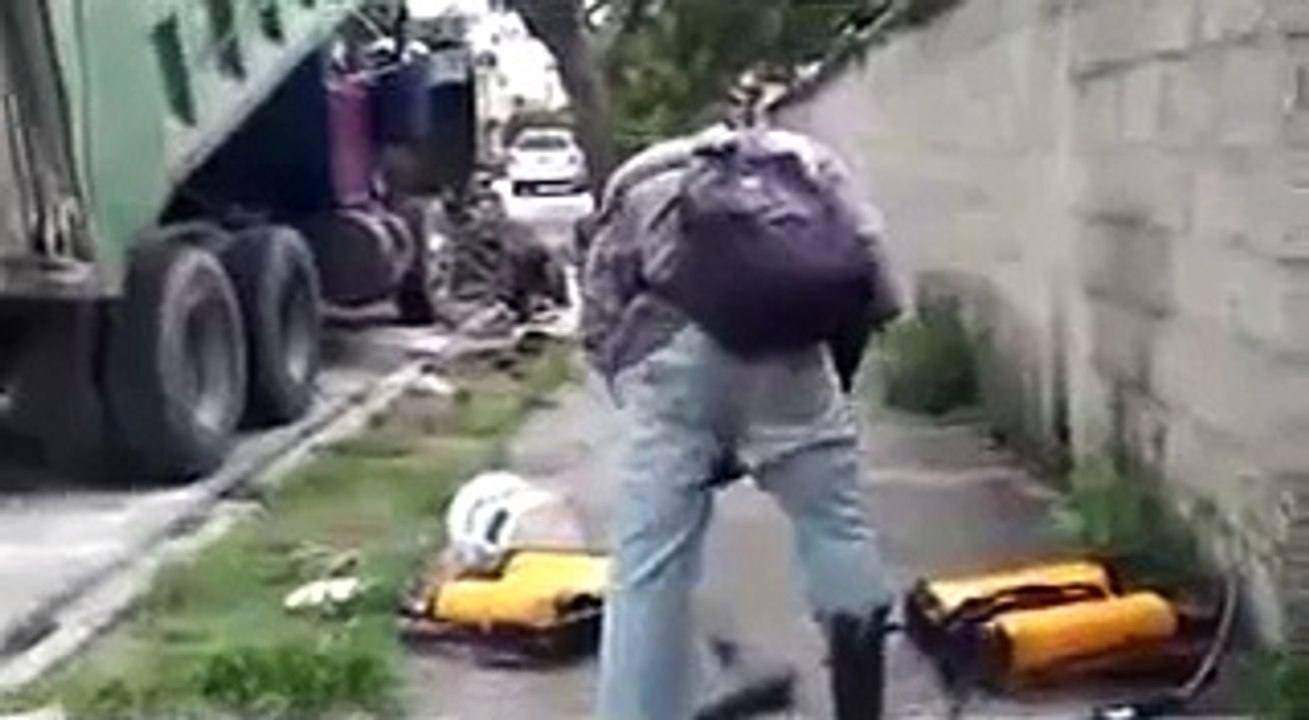 Tu danses  ? Non, j'ai une abeille dans le pantalon