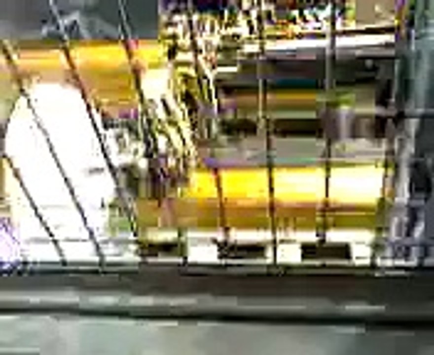 Stampaggio plastica con robot - plastic injection moulding with robot