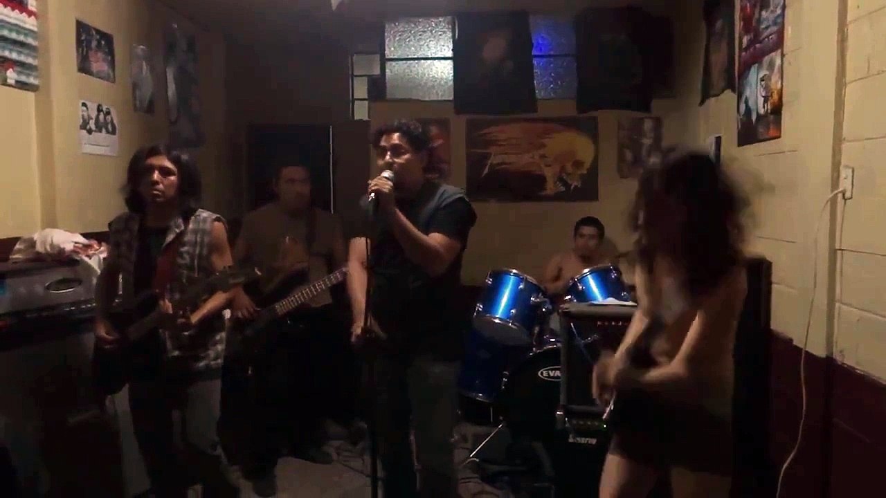 Peces e Iguanas / Stratos Urbano