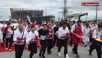 Saint-Malo. Des garçons de café en mode sprint