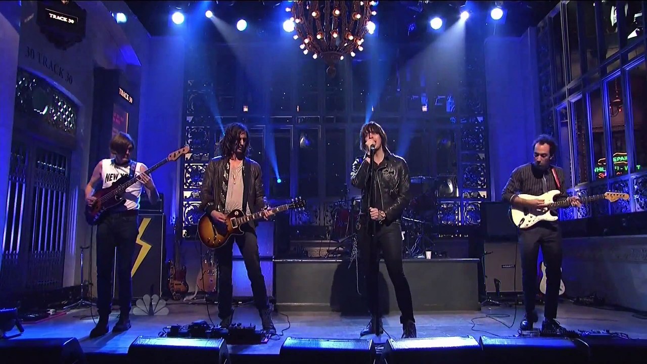 The Strokes - Under Cover Of Darkness (SNL 2011)
