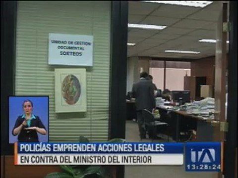 Policías emprenden acciones legales en contra del Ministro del Interior