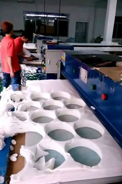 Hydraulic die cutting machine die cut multi-layer materials