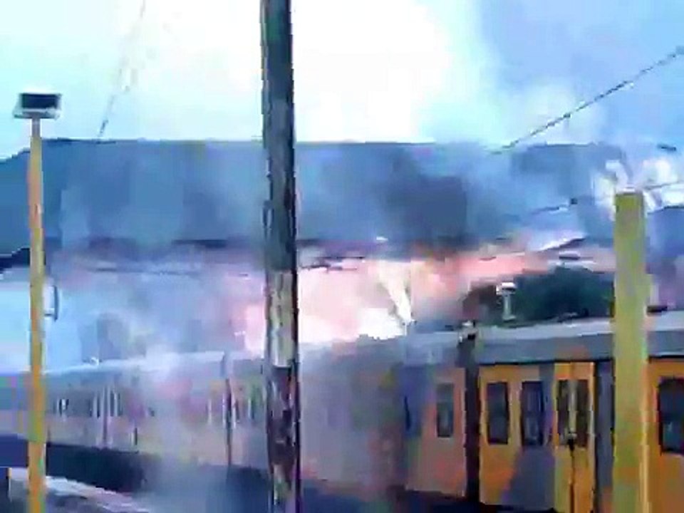 Ein Zug unter Hochspannung