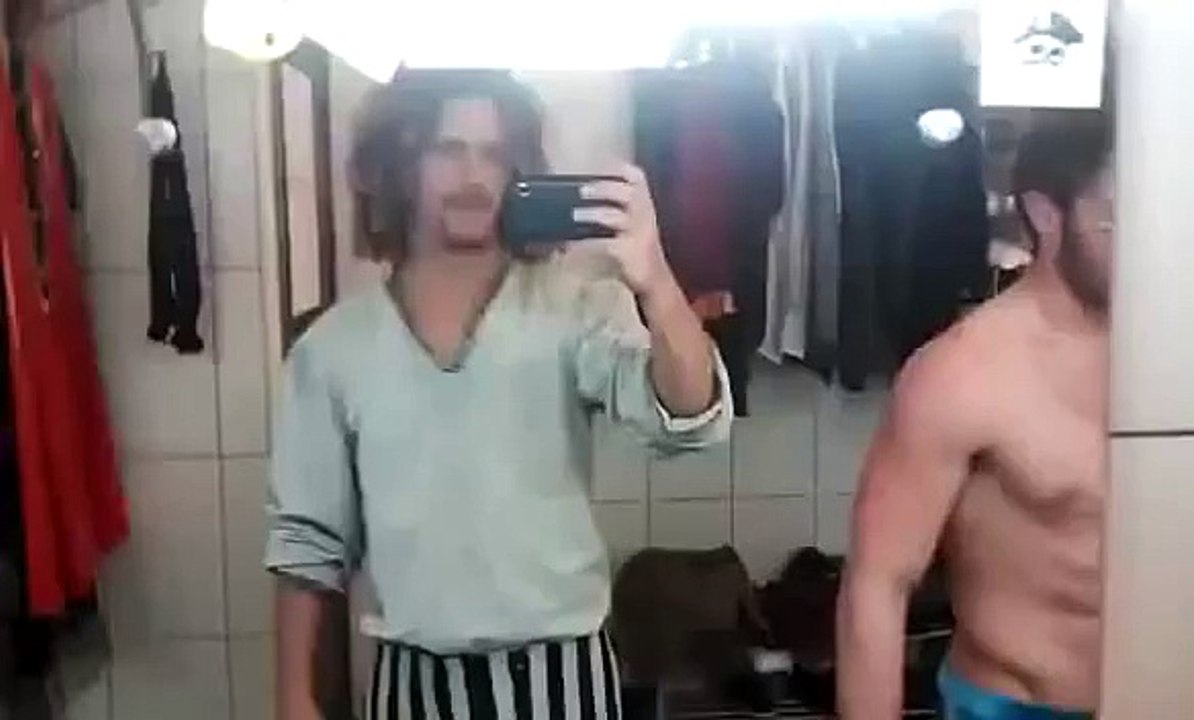 ¡Pa´que sea serio!  Mira cómo este joven latino se defendió de un acosador