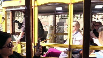 Bonde de Santa Teresa volta a funcionar no Rio