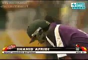Afridi hits 5 huge Sixes in 5 balls