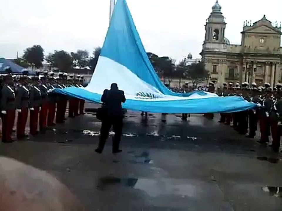 Izada de la bandera nacional de Guatemala del 2011