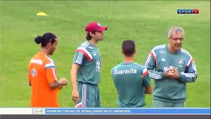 Ronaldinho Gaucho ovacionado en 1er entrenamiento con Fluminense