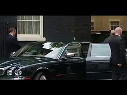 La reina Isabel II y el Duque de Edimburgo almuerzan en Downing St - 21/6/2011