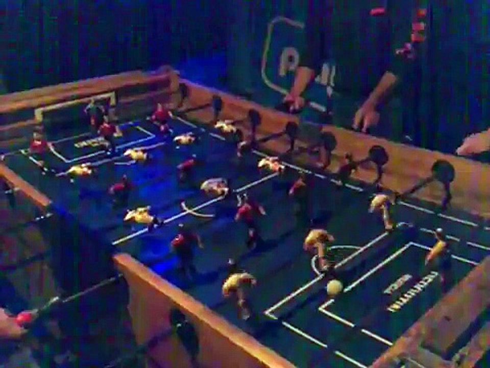 Futbolin:  exhibición y trucos