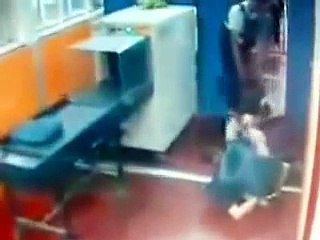 Suspicious Muslim girl tries to cross to israel looking for a job