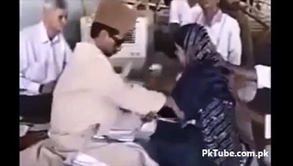 Fake Peer Doing Surprising Things in Public with Girl