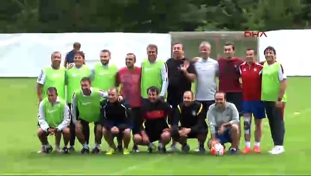 Galatasaray teknik heyeti, basın mensuplarıyla maç yaptı.
