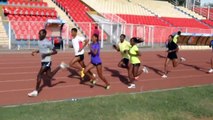 Atletas etíopes entrenando en el estadio olímpico de Adís Abeba