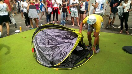 ranger sa tente  stand decathlon aux vieilles charrues 2015