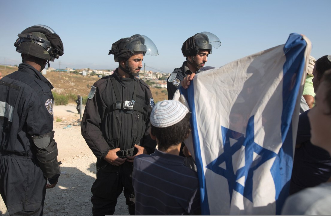 En Cisjordanie, des colons évacués de force par la police israélienne