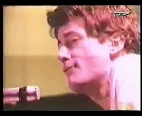 Peter Hammill - "Refugees" - beautiful live solo skeleton version (1978)