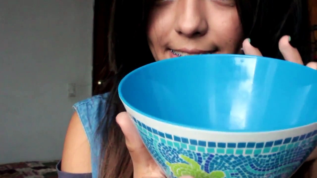 Como pintar las puntas del cabello de colores con papel