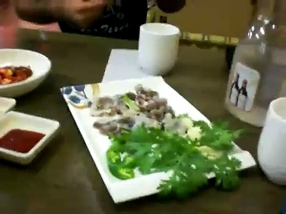 eating live korean octopus
