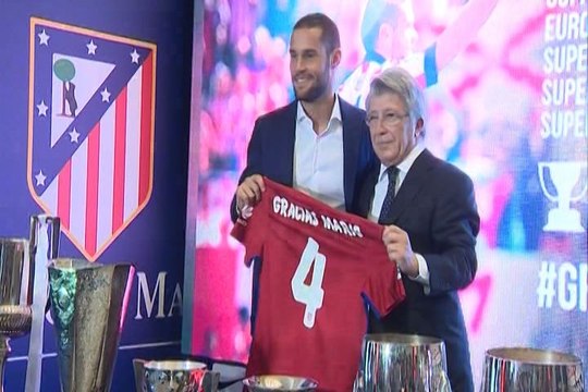 Mario Suárez se marcha para volver a la selección