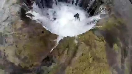 Este es el misterioso lago que se vacía por un agujero sin fondo