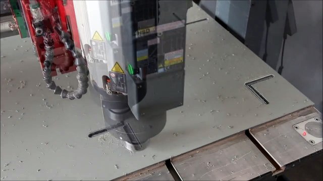 Cutting of aluminum composite panels