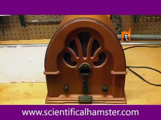 1988 Thomas retro cathedral style radio